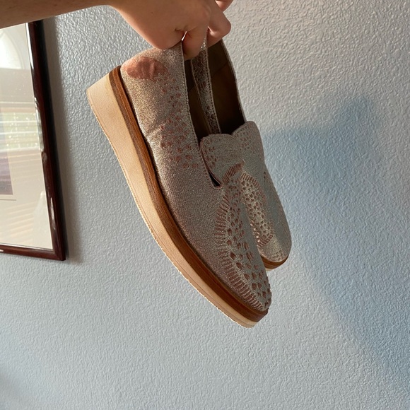 Free People Loafers Snake Eye Metallic Silver Pink - Picture 9 of 9